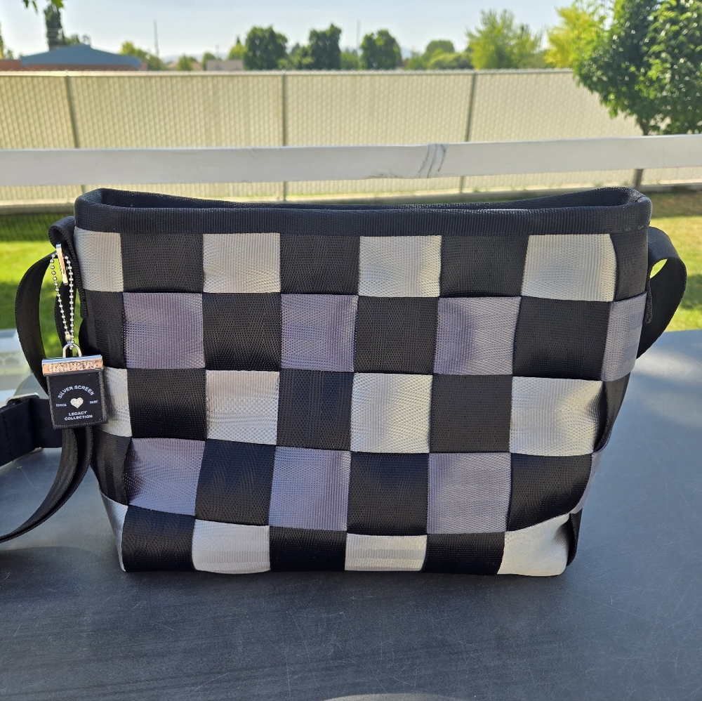 Harveys Silver Screen legacy collection messenger bag